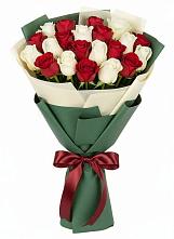 Букет Микс из красных и белых роз в Варнавино
