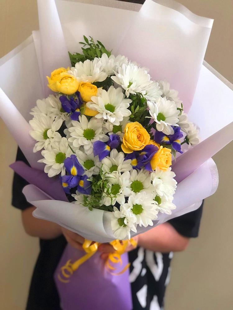 Букет цветов из: Ирисы, Хризантемы и Розы в Варнавино