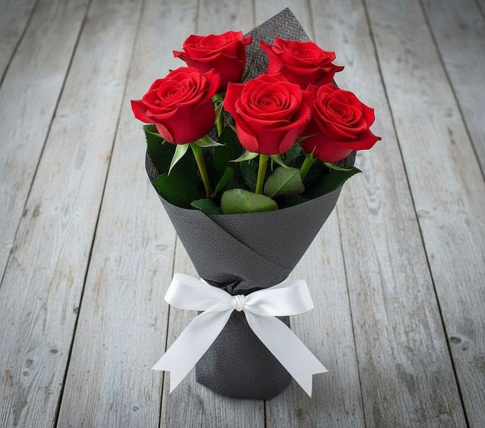 Букет 5 Красных роз Эдлесс Лав в Варнавино