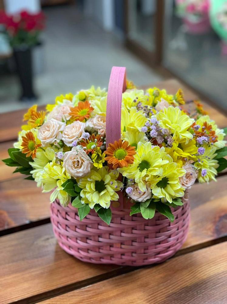Цветочная композиция из Хризантемы и Розы в корзине в Варнавино