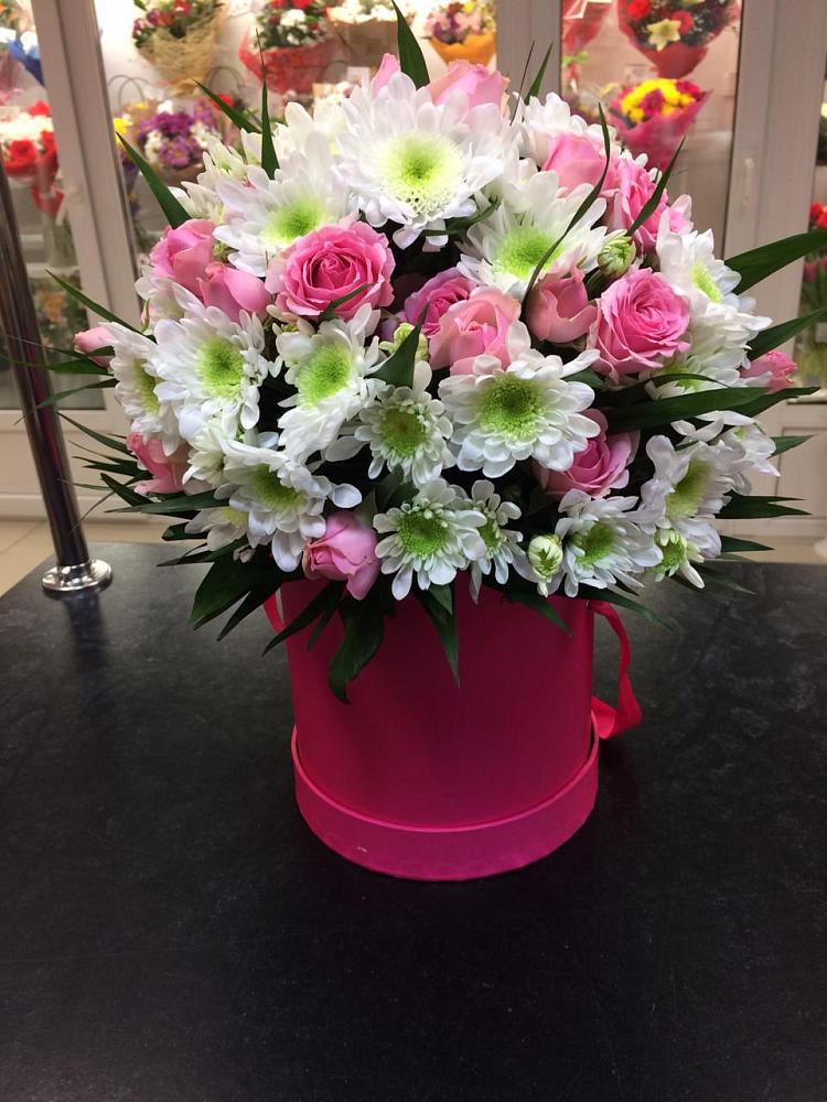 Цветочная композиция из Розы и Хризантемы в шляпной коробке в Варнавино