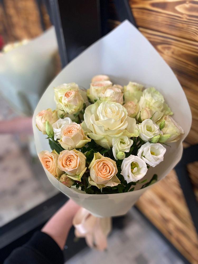 Букет цветов из: Розы и Лизиантусы в Варнавино